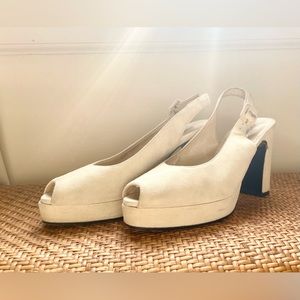VINTAGE || 1970s White Platforms